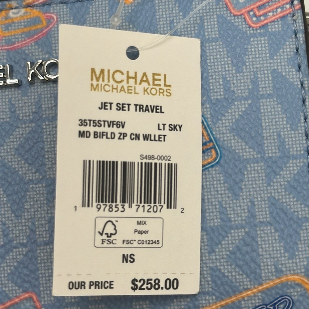 Michael Kors Jet Set Travel Medium Printed Signature Logo Bi-Fold Wallet
LT SKY - Picture 16 of 16